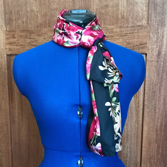 🍃🌸🌺🍃Oscar de la Renta Floral Scarf 🍃🌺🌸🍃 - Picture 4 of 8